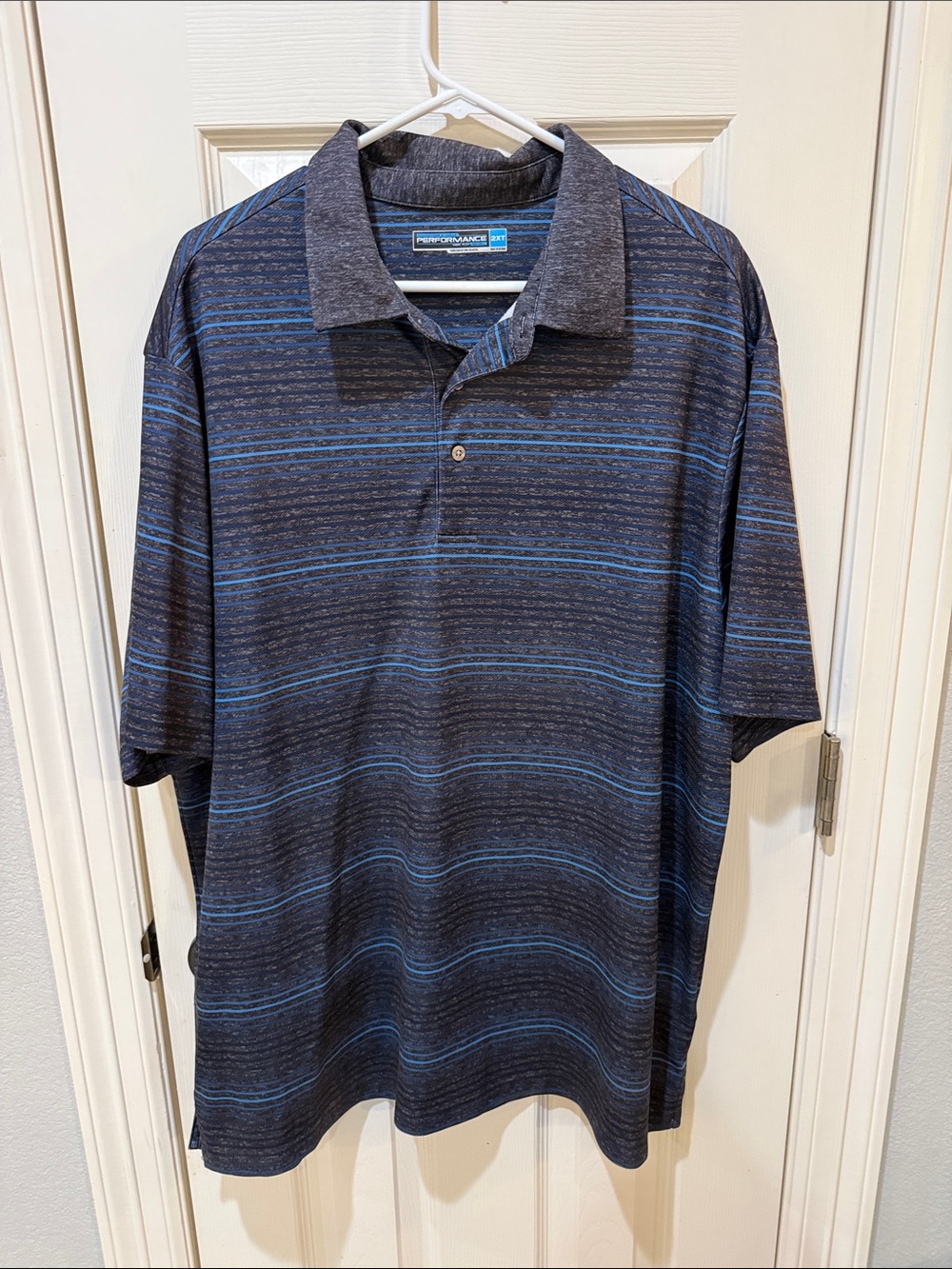 Roundtree & Yorke Men's Striped Navy and Blue Performance Polo